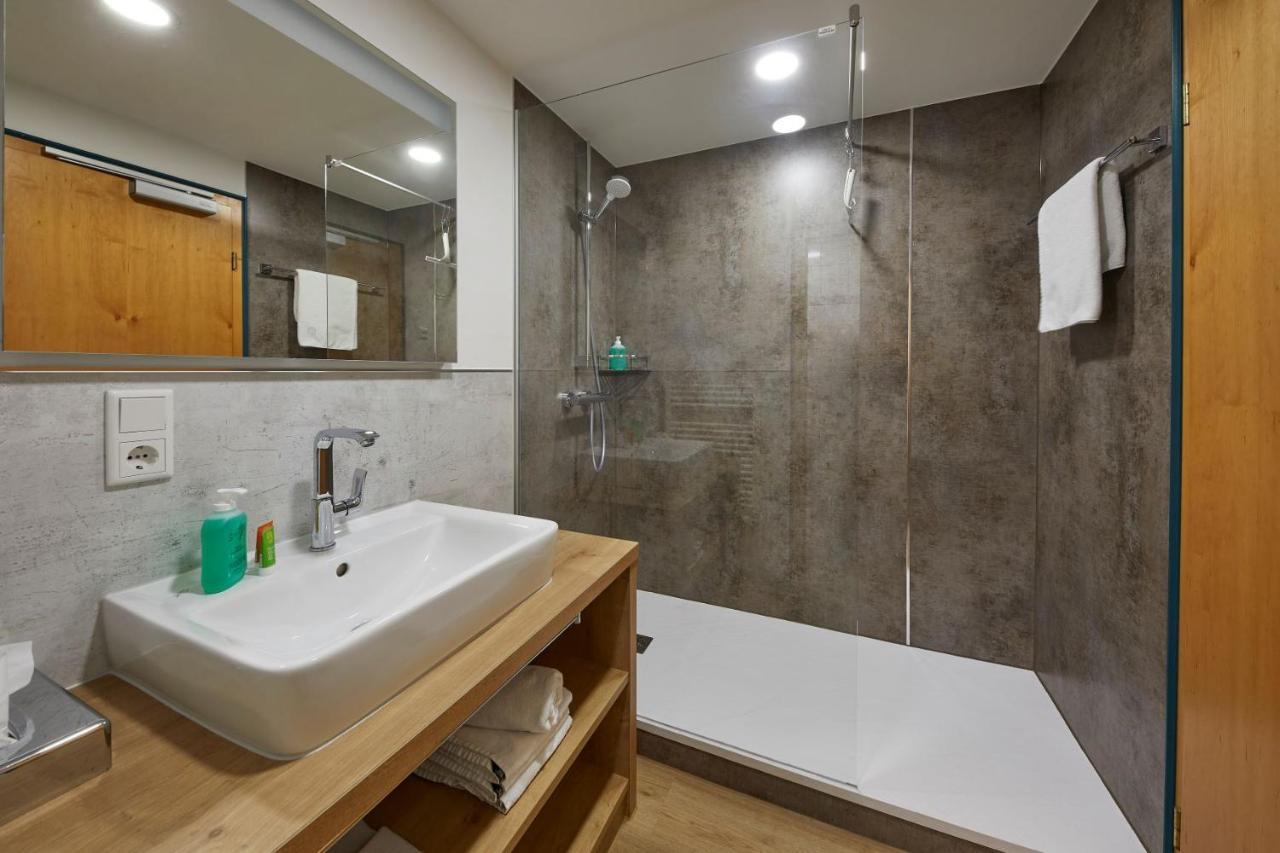 Hotel & Ferienappartements Edelweiss วิลลิงเงิน ภายนอก รูปภาพ
