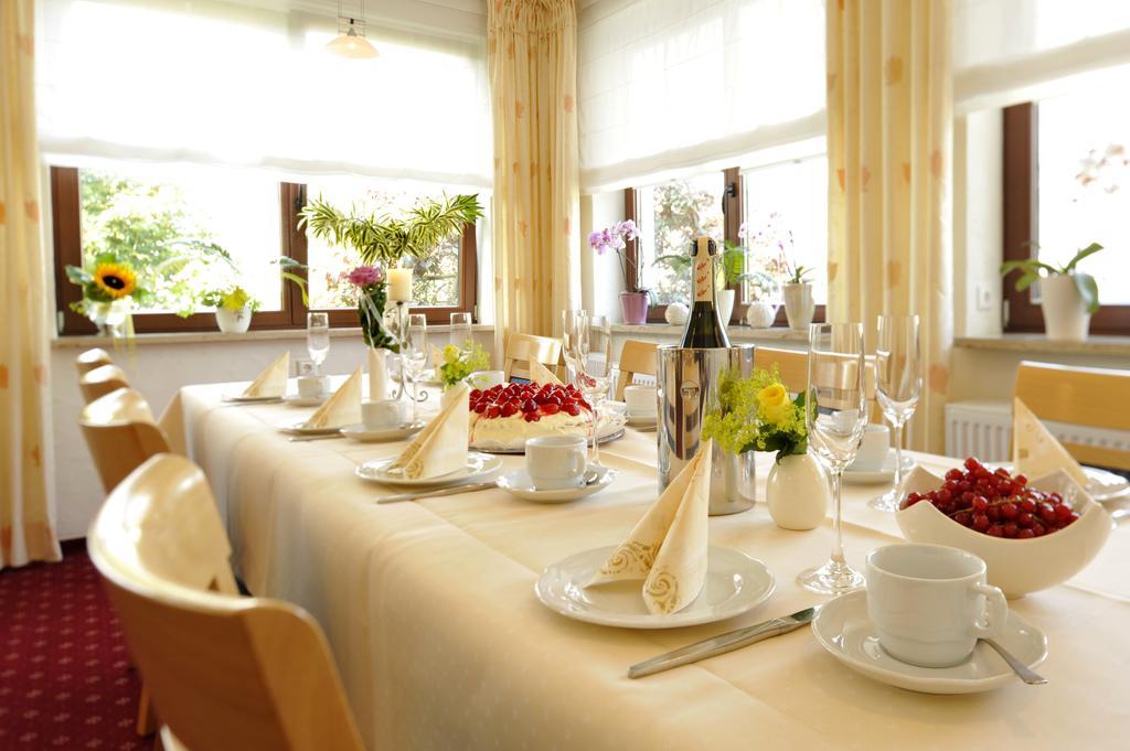 Hotel & Ferienappartements Edelweiss วิลลิงเงิน ภายนอก รูปภาพ