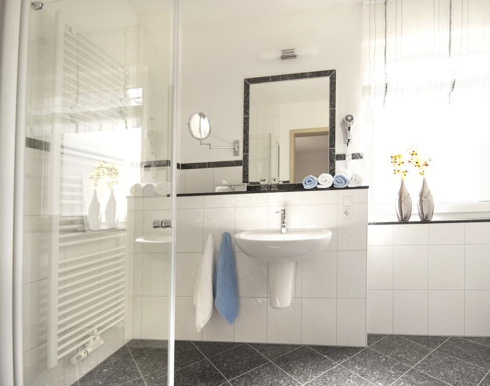 Hotel & Ferienappartements Edelweiss วิลลิงเงิน ภายนอก รูปภาพ