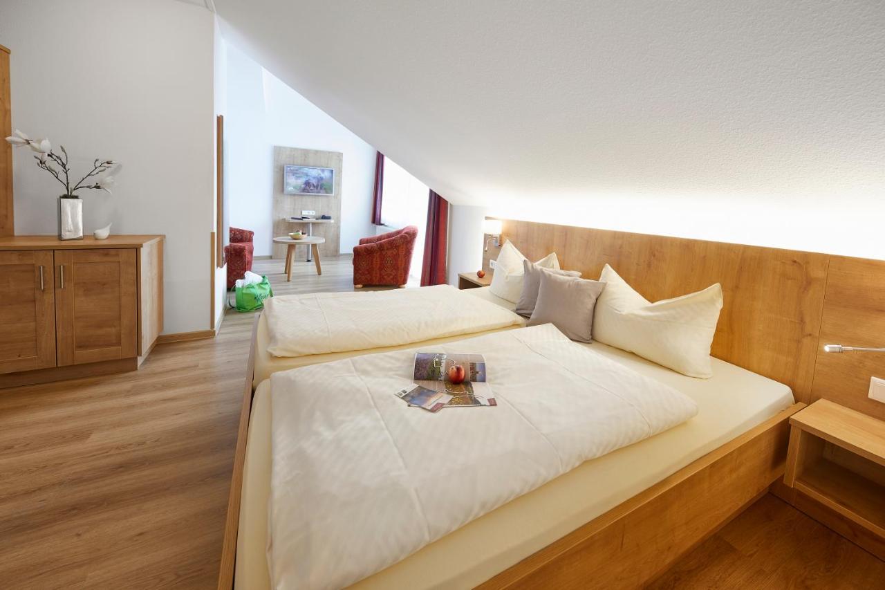 Hotel & Ferienappartements Edelweiss วิลลิงเงิน ภายนอก รูปภาพ